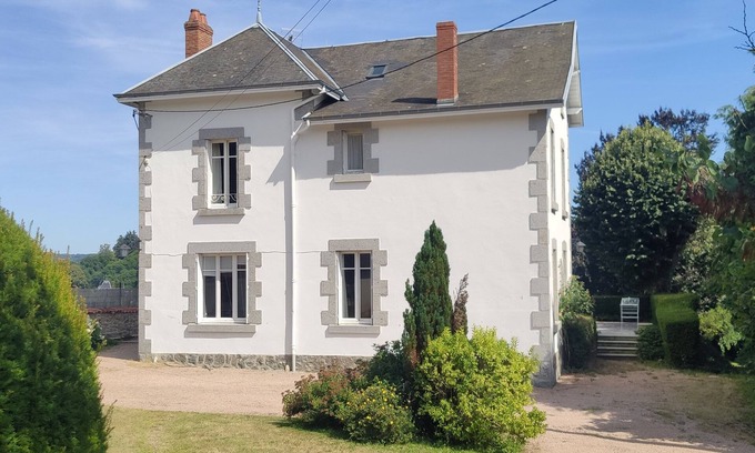 Auzances Casa | Creuse, Large character house in quiet area with terrace, swim. pool and garden