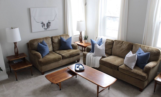 Cleveland Casa | Crisp 2 bedroom upstairs apartment in historic duplex