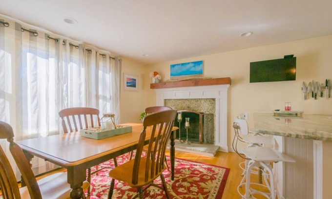 Mashpee Casa | Crisp and clean home located in private beach Association on Johns Pond