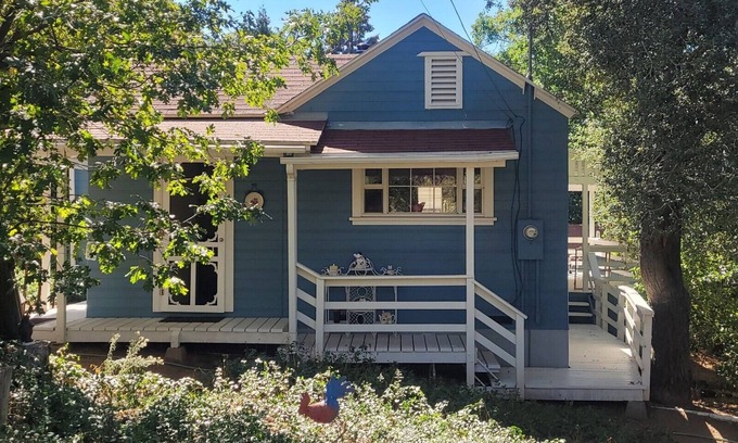 Julian Cabaña | Cristine's Cozy Cottage in the Woods - Close to Town and Pet Friendly!