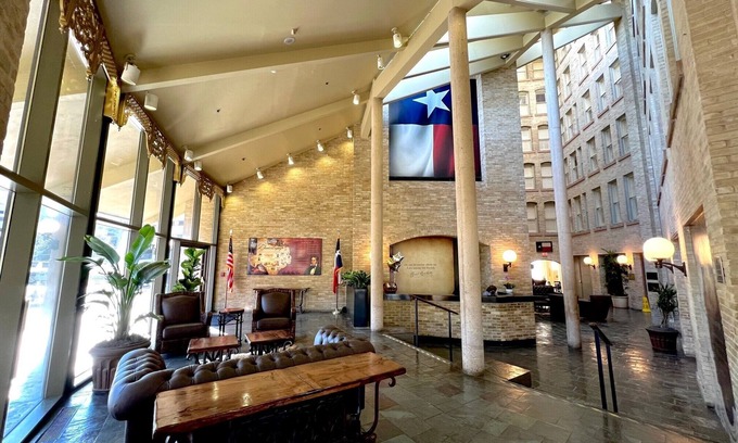 Downtown San Antonio Hotel | Crockett Hotel