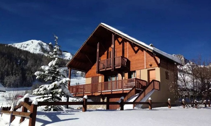 Reallon Chalet De Esquí | Vrbo Property