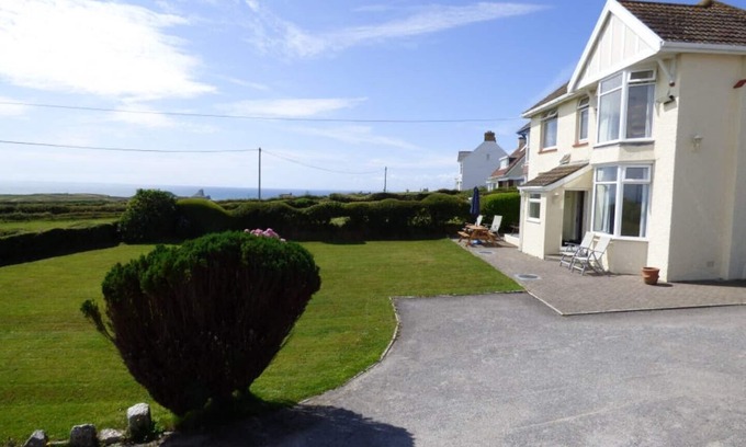 Crynant Casa | Croeso i Faircroft 5 star self-catering for 2 people with sea views in Rhossili.