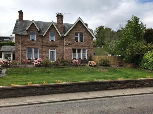 Dingwall Casa | Cromarty View Guest House Accommodations & B&B