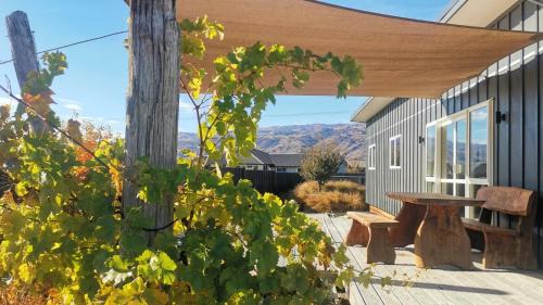 Lowburn Casa | Cromwell Safari Bach - Holiday Home