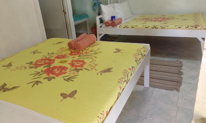 Oslob Cama Y Desayuno | Cronin Residence