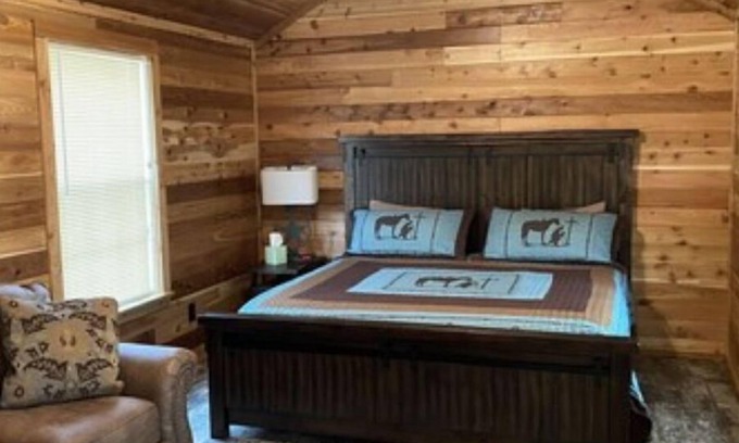 Hamilton Cabina | Crooked Creek Ranch Cabin 10