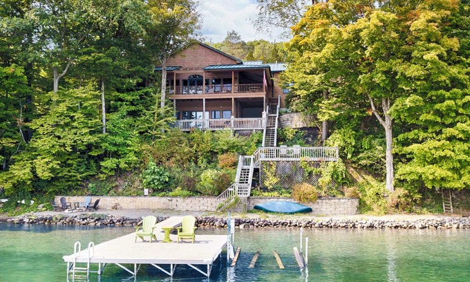 Town of Jerusalem Casa | Crooked Lake Lodge: "A orillas del lago Adirondack Style Home w / Hot Tub"