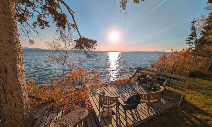 DownEast and Acadia Maine Casa | Crosby Waterfront Cottage, sleeps 8, beach, 1dog, Acadia