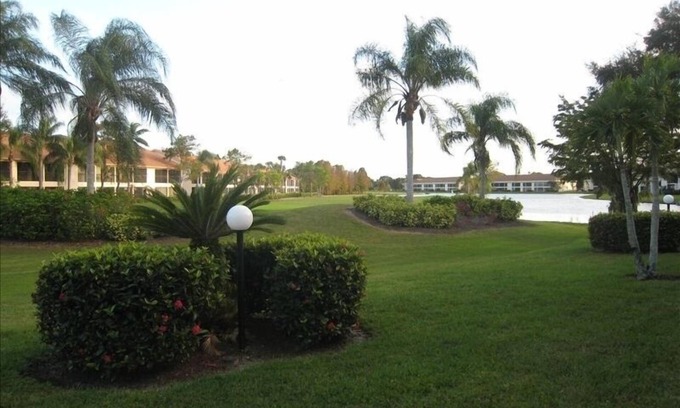Biggar Condominio | Cross Creek C. C Condo. 2BR / 2BA Planta Baja.