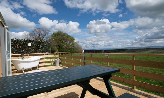 Penrith Cabina | Cross Fell - Stunning views and an outdoor bath tub on the decking!