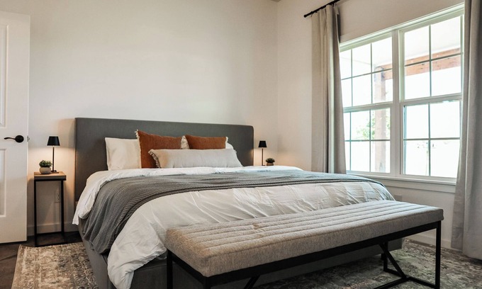 Fredericksburg Cabaña | Cross Mountain Cottages 1 | Porch & Firepit Nights