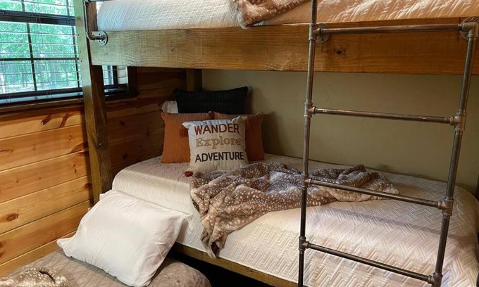 Pickens Casa | Cross Timbers Cabin on Private 12.5 Acres + Hot Tub