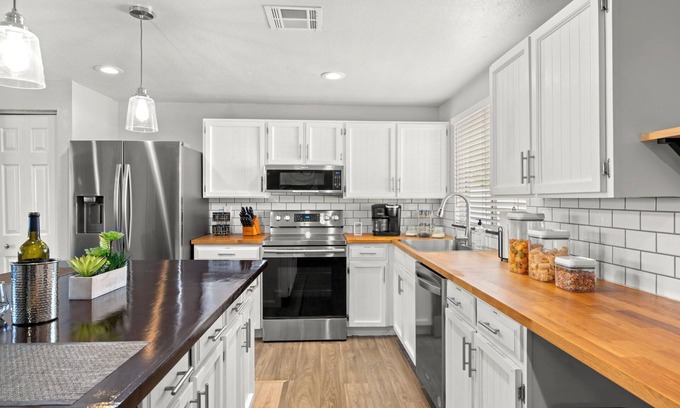 Village Park Four Casa | Crosstown Classic with Spa minutes to Sloan Park