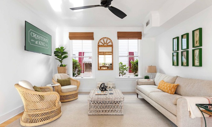 Westside Casa | Downtown Elegance - Close to King!