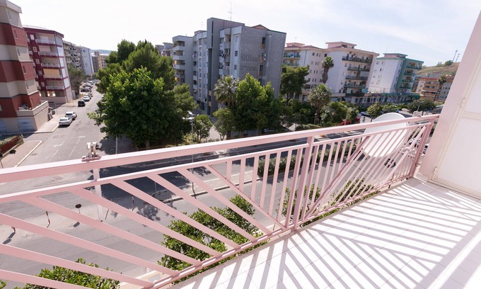 Crotone Apartamento | [Croton 5 ⭐ ⭐ ⭐ ⭐ ⭐] Luxury Apartment: Free Parking, Netflix, Wi-Fi