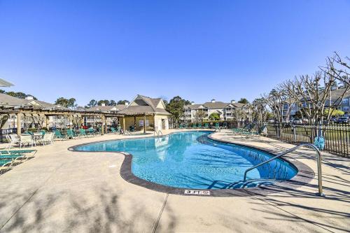 Calabash Apartamento | Crow Creek Golf Club Condo with Community Perks!