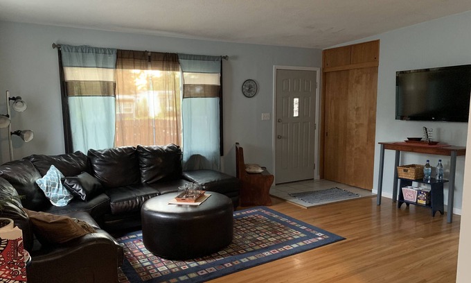 Bismarck Casa | Crowd pleasing newly renovated gem, GREAT central location and AlL yours. Pets.