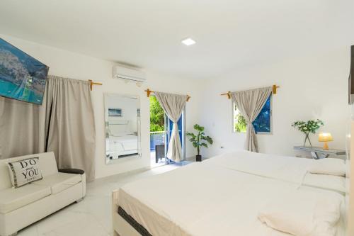 Barrio Las Yaguitas Apartamento | Crown ll-3 Bedrooms-Pool-Close to everything!