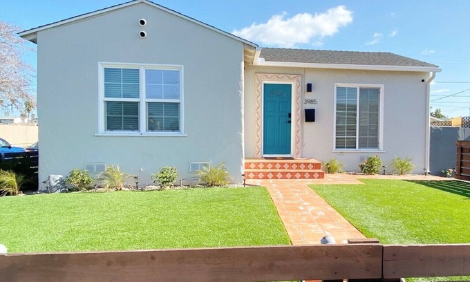 Crown Point Casa | Crown Point 2B Home w/ Backyard 2 Blocks to Bay