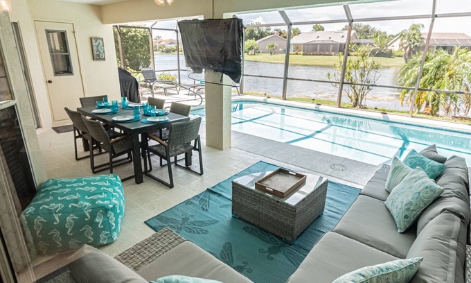 Crown Pointe Casa | ¡Bien equipada casa con piscina con vista al lago Crown Pointe (con 2 habitaciones King) a minutos del centro y de las playas!