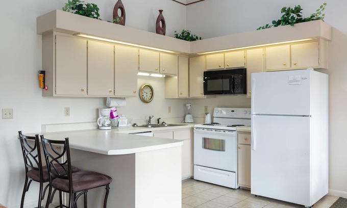 Lake Tansi Condominio | Crown Resorts Lake Tansi West 2 Bed, 2 Bath Condo w/ 1 Queen, 2 Twin Beds