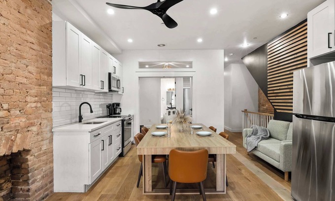 Crown Heights Apartamento | Crown Terrace I by Rove | Duplex w/Private Garden