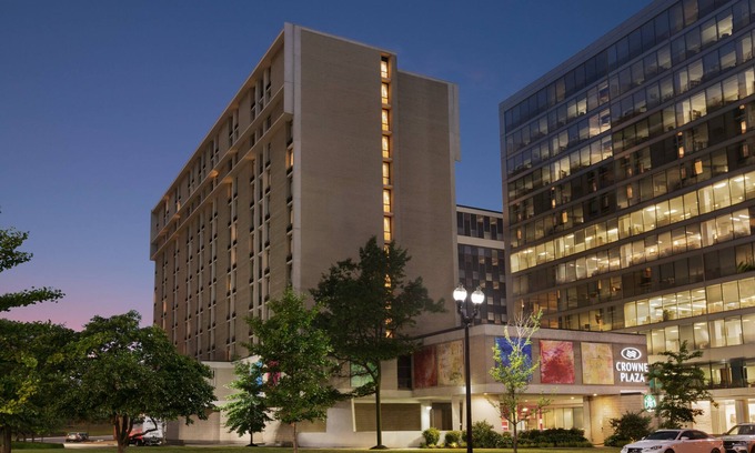 Crystal City Hotel | Crowne Plaza Crystal City-Washington, D.C. by IHG
