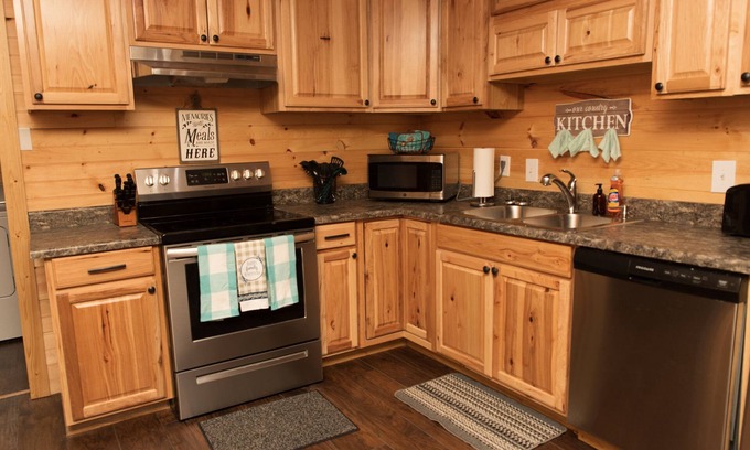 Paducah Cabina | Crowns' Cabin at Ramp 11 Retreat by Concord Sun