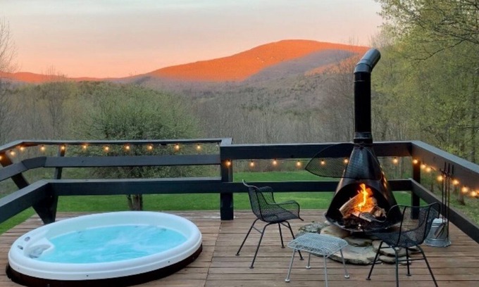 Fleischmanns Chalet De Esquí | Crows Nest Mtn. Chalet - Hot Tub, Mtn Views, Dog Friendly