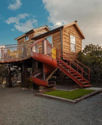 Nogal Casa | Crows Nest Treehouse At El Mstico Ranch