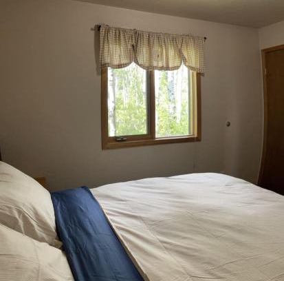 Crowsnest Pass Casa | Crowsnest River Chalet - Deer