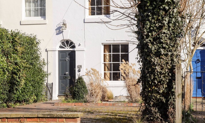 Bridge Cabaña | CRUD YR AWEL, pet friendly, character holiday cottage in Bridge, Kent