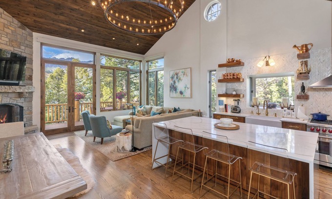 Mountain Village Chalet De Esquí | Crystal Chalet by Cuvee