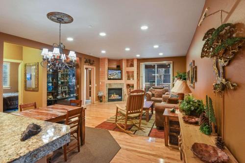 Crystal Bay Casa | Crystal Charm Amazing 3 BDR Condo Close to Beaches Casinos & Skiing