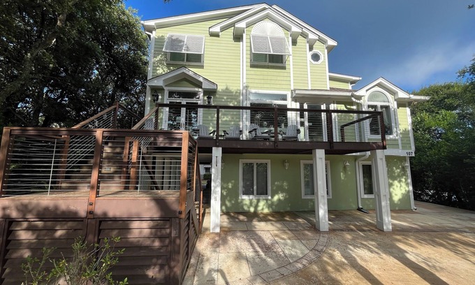 Emerald Isle Casa | Crystal Conch sleeps 16, private home close to beach access