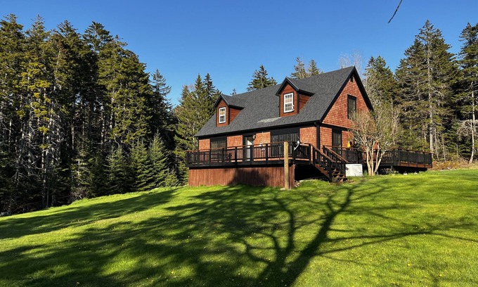 Stonington Casa | Crystal Cove is a lovely new offering this 2023 season! The home is quietly located in Stonington and has direct ocean access. Follow the Oceanville Road until you reach this lovely property. The house has 4 bedrooms (3 queen rooms and a bunk room)