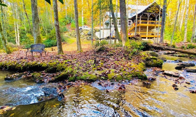 Sapphire Cabina | CRYSTAL CREEK ARCADE HOUSE! Big Creek + Arcade Room + Decks + Resort Amenities!