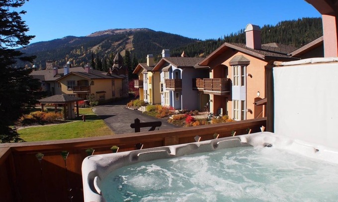 Sun Peaks Condominio | Crystal Forest #72 By Bear Country