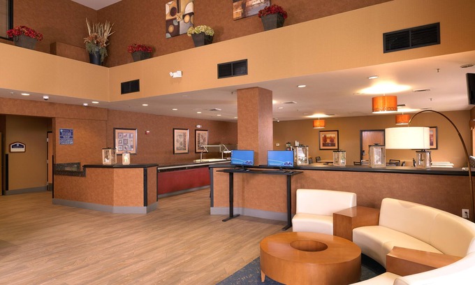 West Valley City Hotel | Crystal Inn Hotel & Suites West Valley City