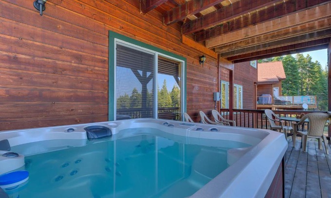 Talmont Casa | Crystal Lakeview Lodge by Tahoe Getaways - Private Hot Tub, Foosball Table & Tahoe Park HOA