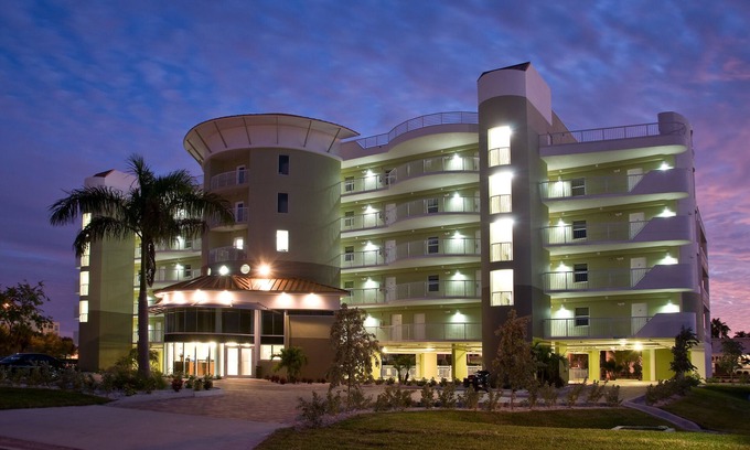 Treasure Island Apartamento | Crystal Palms Beach Resort