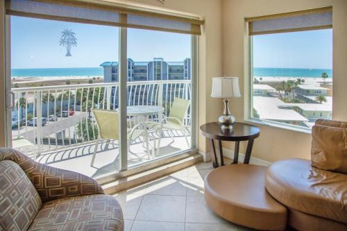 Treasure Island Apartamento | Crystal Palms Beach Resort