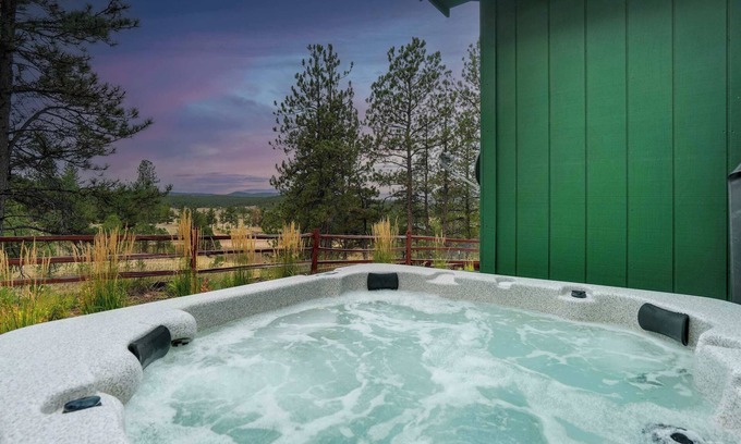 Florissant Cabina | Crystal Retreat! BBQ, Trails & Private Hot Tub