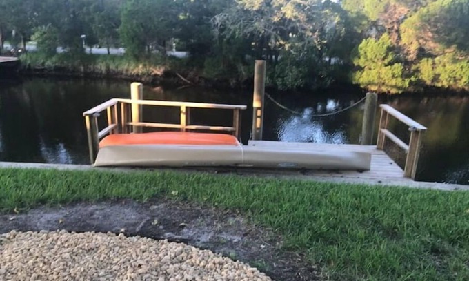 Dixie Shores Condominio | Crystal River Waterfront Villa in The Islands