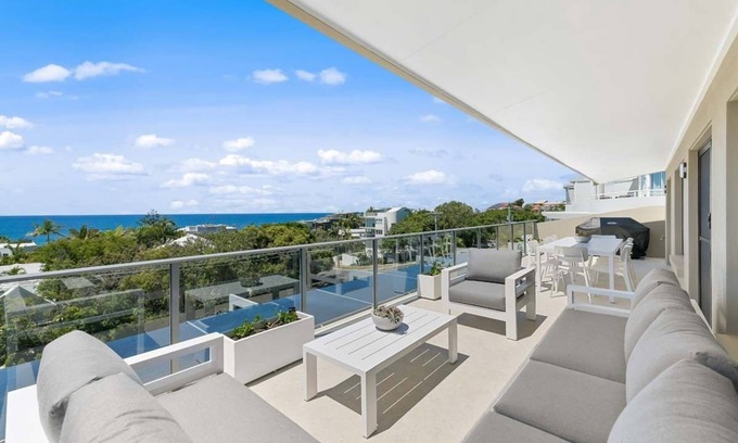 Sunshine Beach Apartamento | Crystal Shores Top Floor U/4, Stunning Sea View Apartment 200m to Sunshine Beach