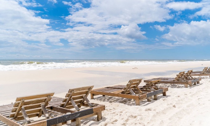 Gulf Shores Condominio | Crystal Shores West Condos by Hosteeva