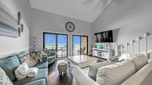 Crystal Beach Casa | Crystal Villas 12B - Updated 2 Bedroom with Loft Beach Front Condo In the Heart of Destin
