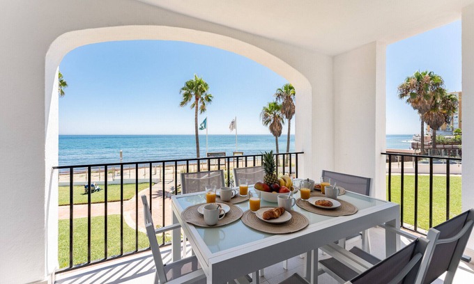 Sitio de Calahonda Apartamento | CS261 Doña Lola Renata - Impresionante apartamento de 2 dormitorios en primera línea de playa, Calahonda, Mijas Costa