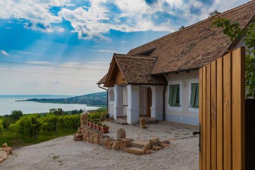 Badacsonyors Apartamento | Csendes Dűlő Szőlőbirtok Guesthouse Badacsonyörs